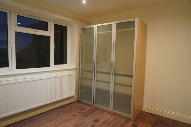 3 bedroom flat in The Ridings, London