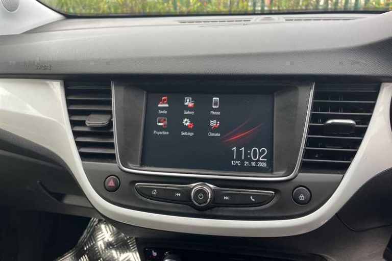 2021 Vauxhall Crossland 1.2i (83 PS) Griffin 5 Door Petrol SUV *** 1 Private Owner from New ***  ...