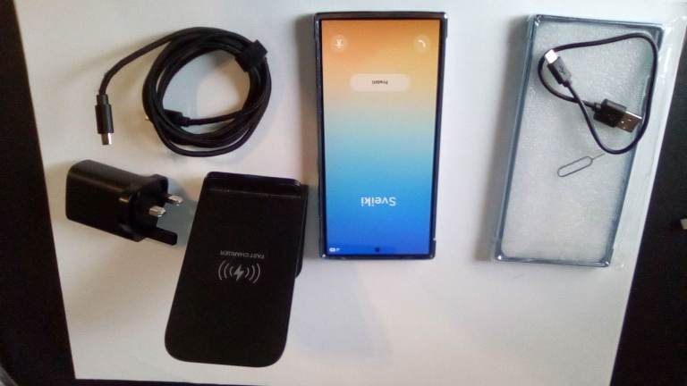 Samsung s24 Ultra Smartphone with Wireless Charger and Case