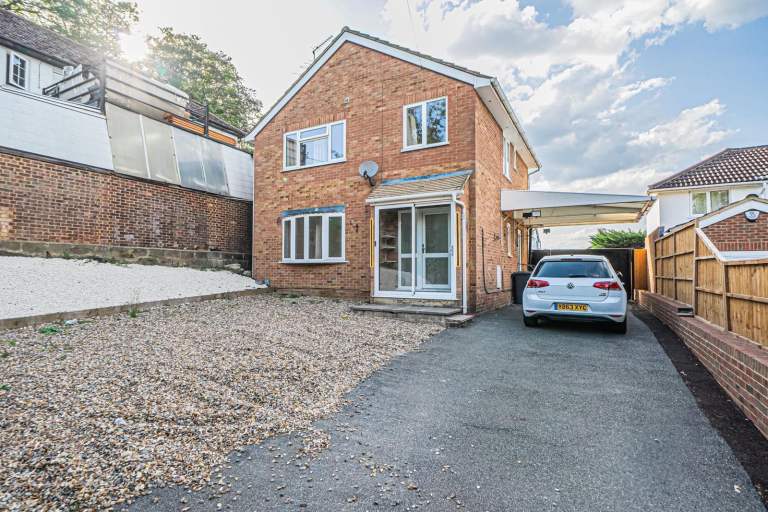 Three bedroom detached family home with annexe in Virginia Water