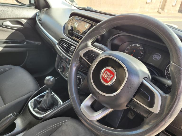 FIAT TIPO 1.4 Tipo Hatchback 1.4 95hp Easy 2017