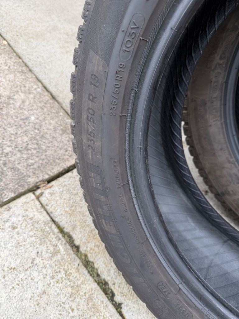 4 x Michelin cross climate 2 SUV 235 50 19v