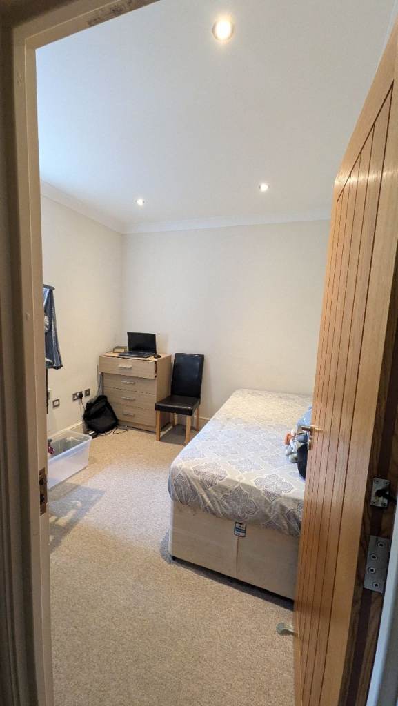 Furnished 2 Bed Flat] Available in RG1 3AA, King's Road 