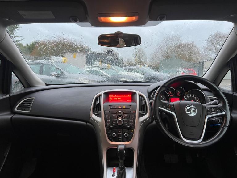 2011 Vauxhall Astra 1.6i 16V Exclusiv 5dr Auto HATCHBACK PETROL Automatic