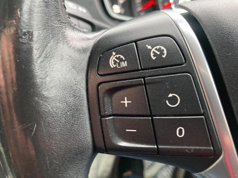 2015 Volvo V40 D2 [120] Cross Country Lux 5dr Geartronic HATCHBACK DIESEL Automatic