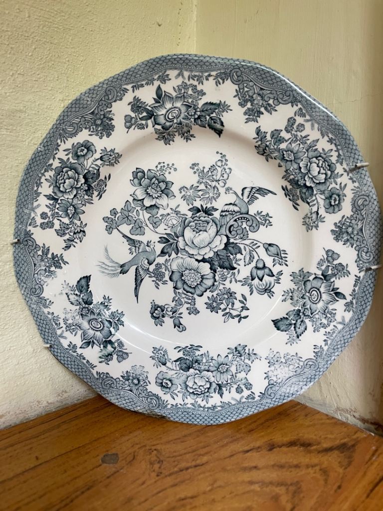 Vintage 1950s Enoch Wedgwood (Tunstall) 'Cottage Rose" Ringtons Green-Blue Dinner Plate