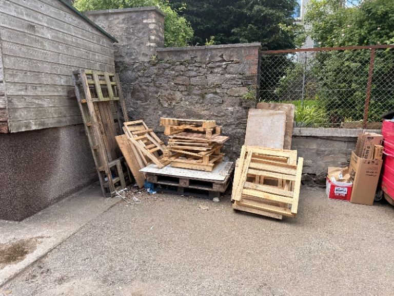 Wooden Pallets and Crates – Various Sizes, Used Condition
