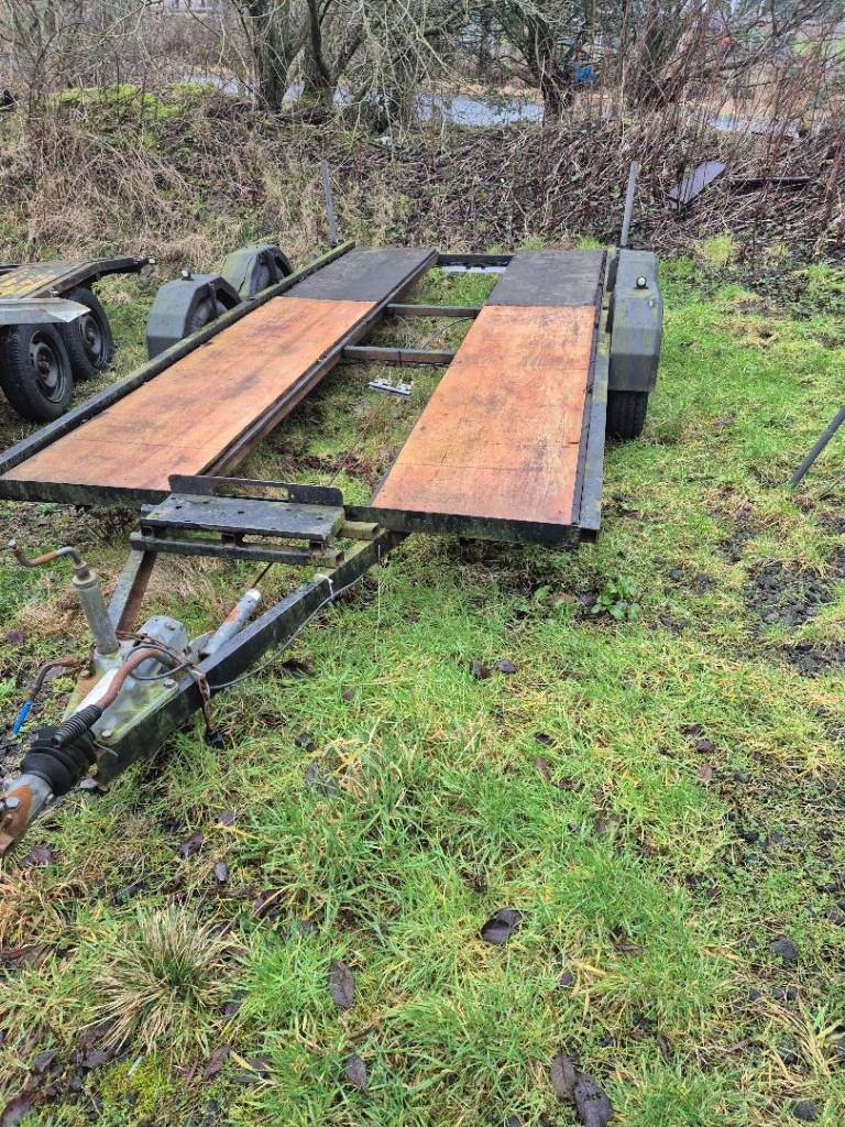 Double axle car transporter