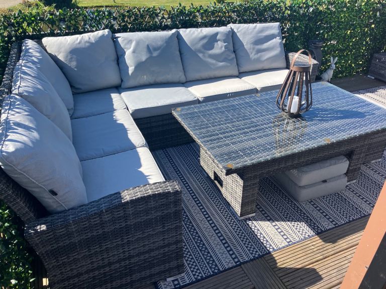Outdoor Corner Settee – Grey Rattan, Good Condition
