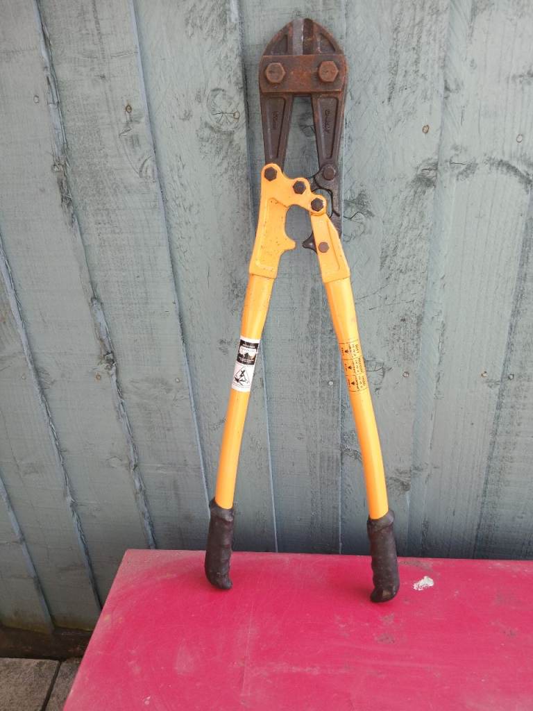 Bolt cutter