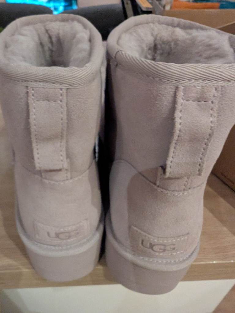 UGG classic mini platform boots  (lilac)