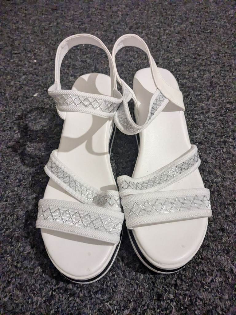 Brand New: White & Silver Glitter Platform Sandals (Size 39) ✨