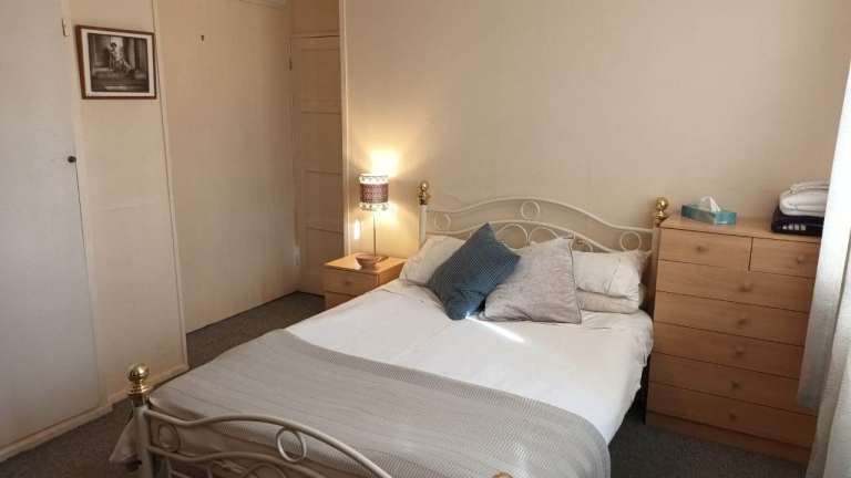 Large double room OX3, furnished, rent includes all bills. £160pw. Warm, stable, quiet household