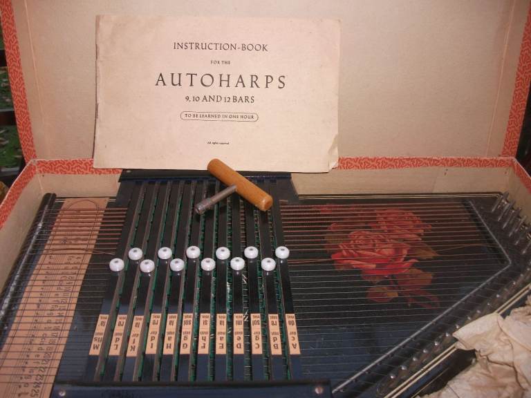 Vintage Rossetti Autoharp