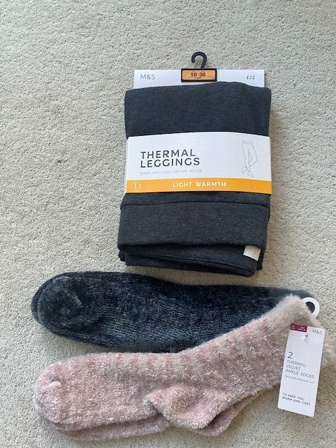 M&S thermal leggings (size 10) / 2 pairs of thermal velvet ankle socks (size 6-8). Collect Fulham
