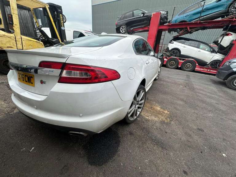 JAGUAR XF 2010 3.0 DIESEL BREAKING FOR PARTS 