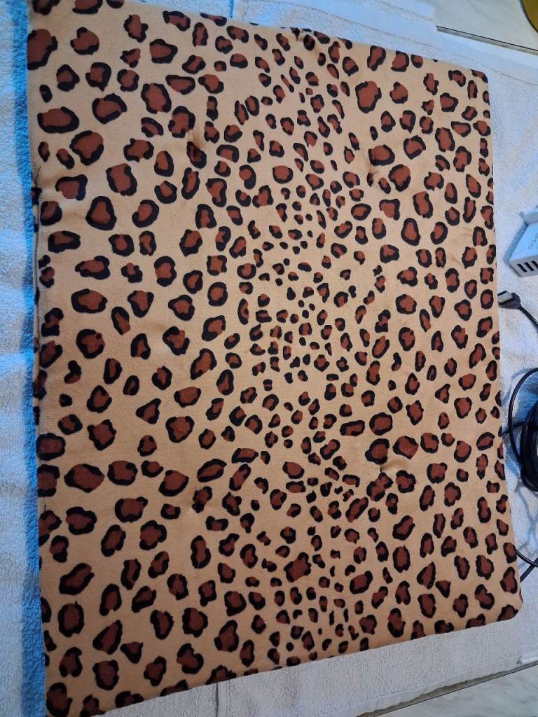 Cat or small dog heated mat as new