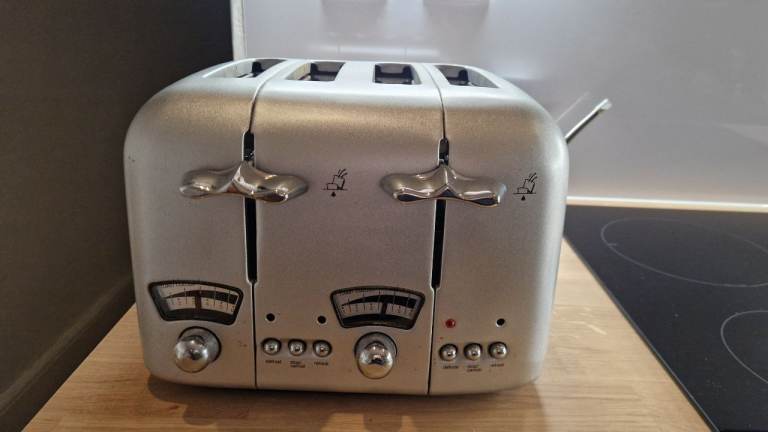 Silver DeLonghi Toaster