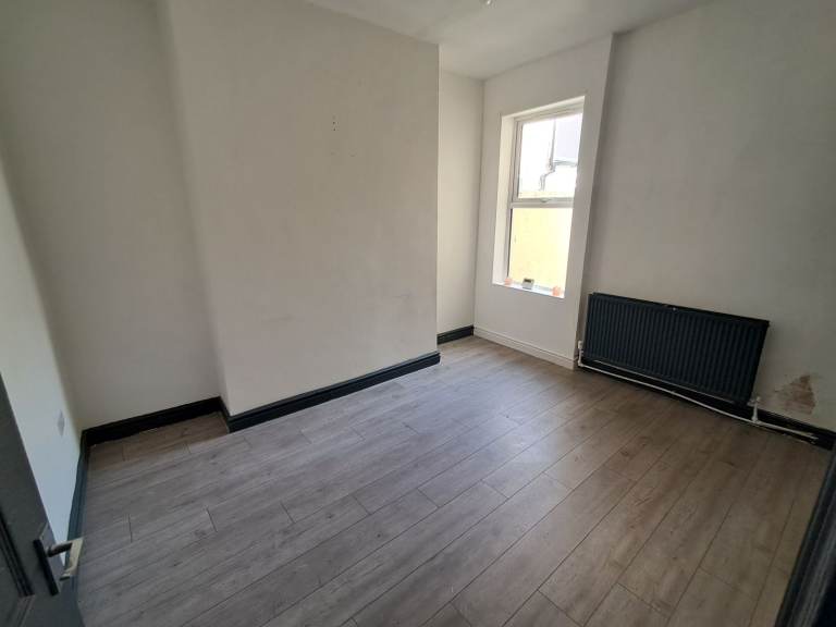 Large 3 Bedroom House L20 