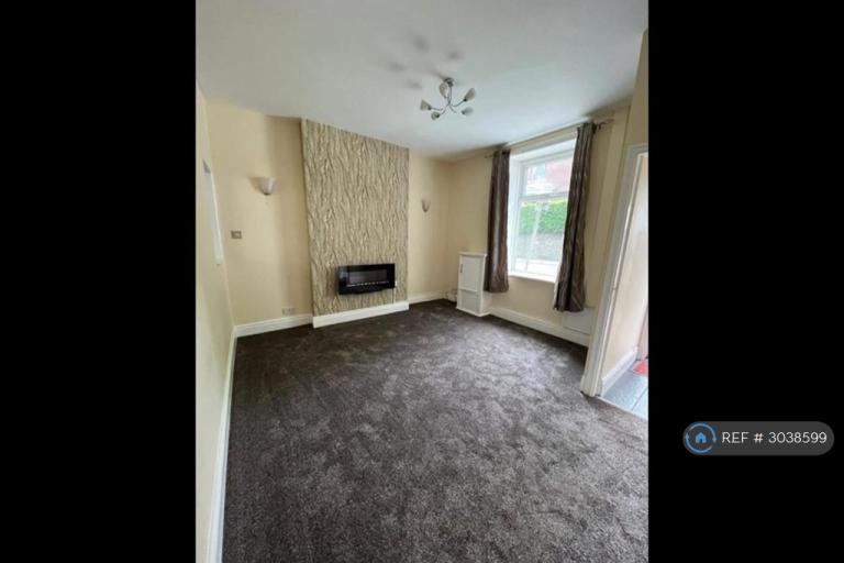 2 bedroom house in Blackburn Rd, Darwen, BB3 (2 bed) (#3038599)