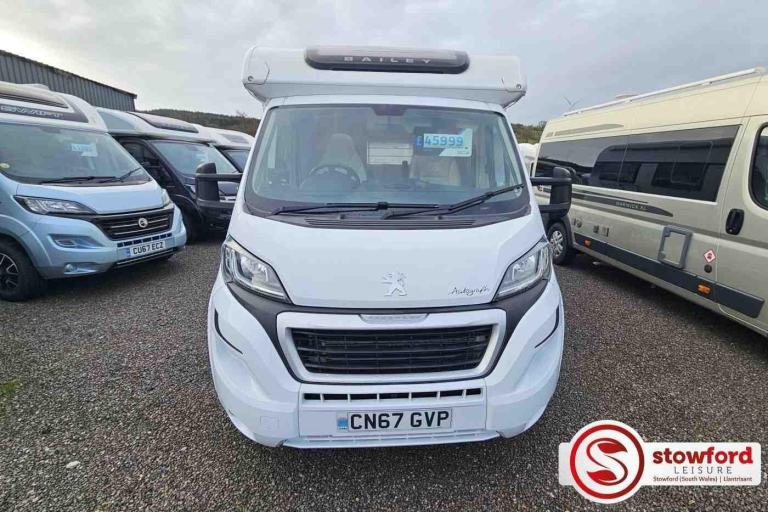 2 Berth, 2 seatbelts, Rear Lounge