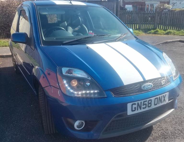 Performance blue ford fiesta mk6 ST 