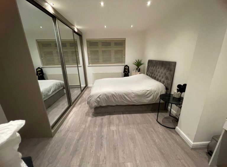 TO LET: WANSTEAD LARGE DOUBLE BED EN-SUITE 