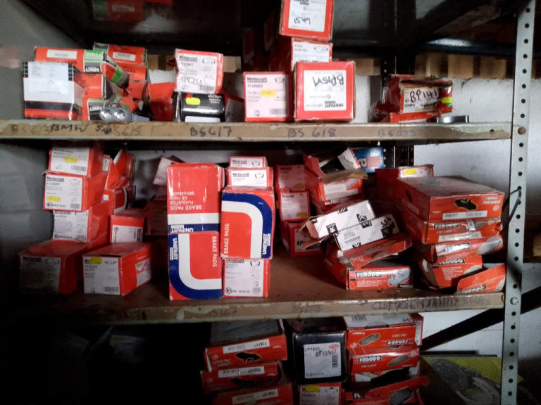 BARGAIN JOB LOT OF 1000 + SETS OF BRAKE PADS MAINLY 90'S AND 2000'S ALL QUALITY PARTS