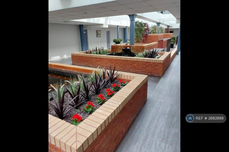 2 bedroom flat in Victoria Mansions, Preston, PR2 (2 bed) (#2882888)