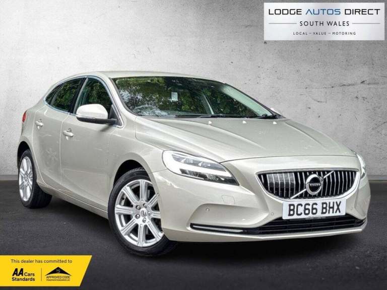 2016 Volvo V40 1.5 T2 Inscription Hatchback 5dr Petrol Auto Euro 6 (s/s) (122 ps) Hatchback Petro...