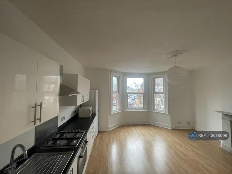 1 bedroom flat in Oakfield Road, Croydon, CR0 (1 bed) (#2688098)