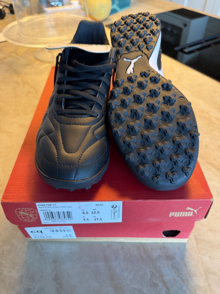 New in box Puma King Top TT black size UK 8.5 or Euro 42.5