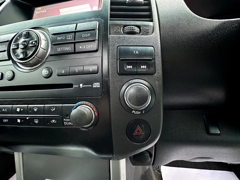 2013 Nissan Navara 3.0 dCi V6 Outlaw 4WD Diesel 4-Door Diesel