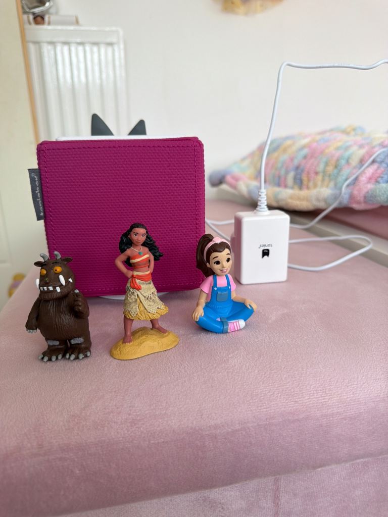 Tonies Toniebox with Charger and 3 Tonies Figures