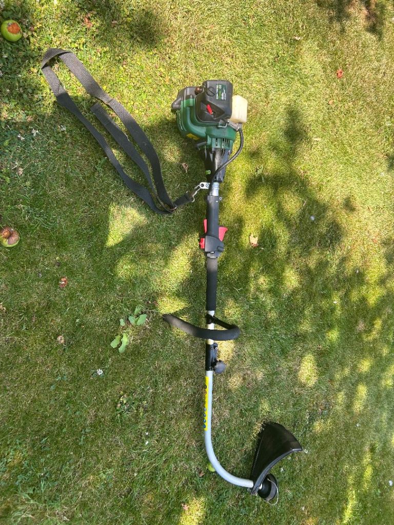Qualcast 29.9cc Petrol Grass Trimmer – Good Condition