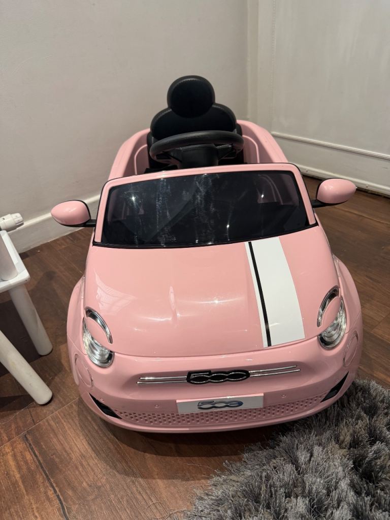 Pink fiat electric car 