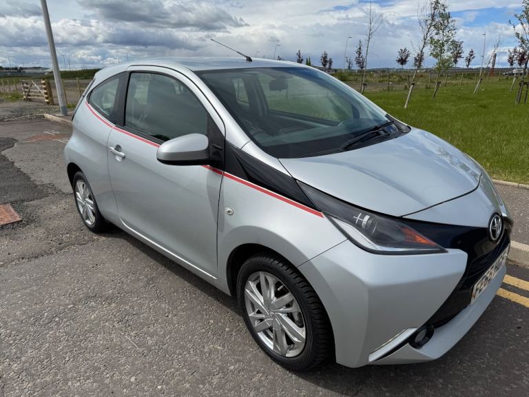 Toyota aygo hatchback silver new shape 2015
