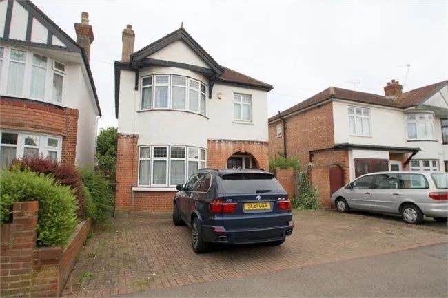 Detached house - THree bedroom, Two reception rooms, 2 Bathrooms (including one Ensuite) and a WC 