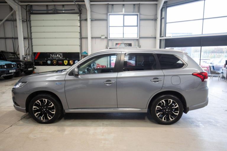 2017 Mitsubishi Outlander 2.0h 12kWh 4h SUV 5dr Petrol Plug-in Hybrid CVT 4WD Euro 6 (s/s) (200 p...