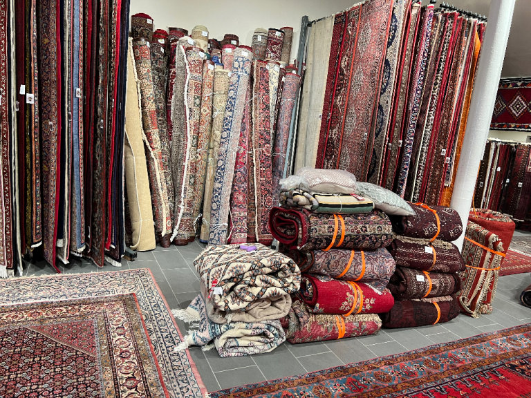 Massive hand made rug 370x550cm