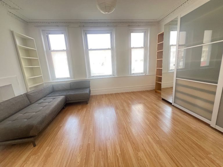 All Bills Inclusive Large and Bright Studio Flat