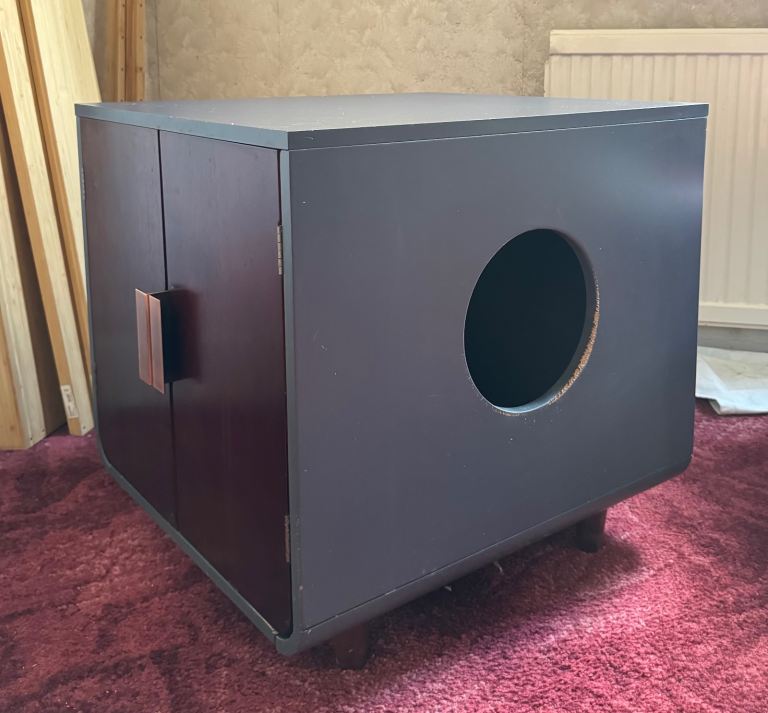 Cat litter tray cabinet 