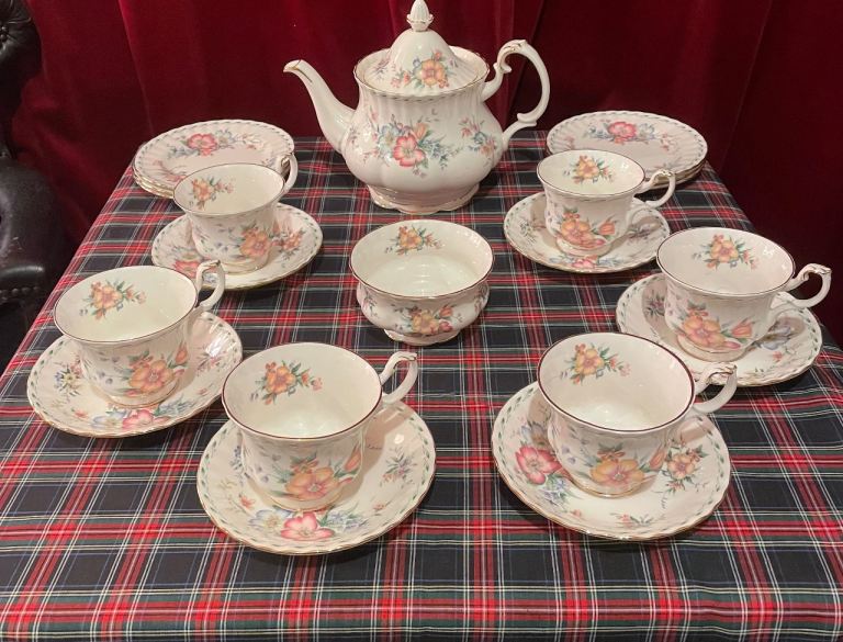 Royal Albert tea set “Constance”
