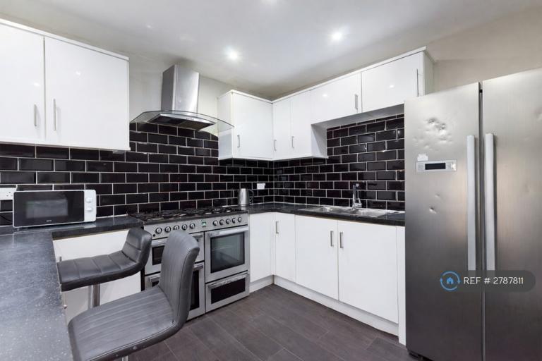 6 bedroom house in King Edward's Road, Swansea, SA1 (6 bed) (#2787811)