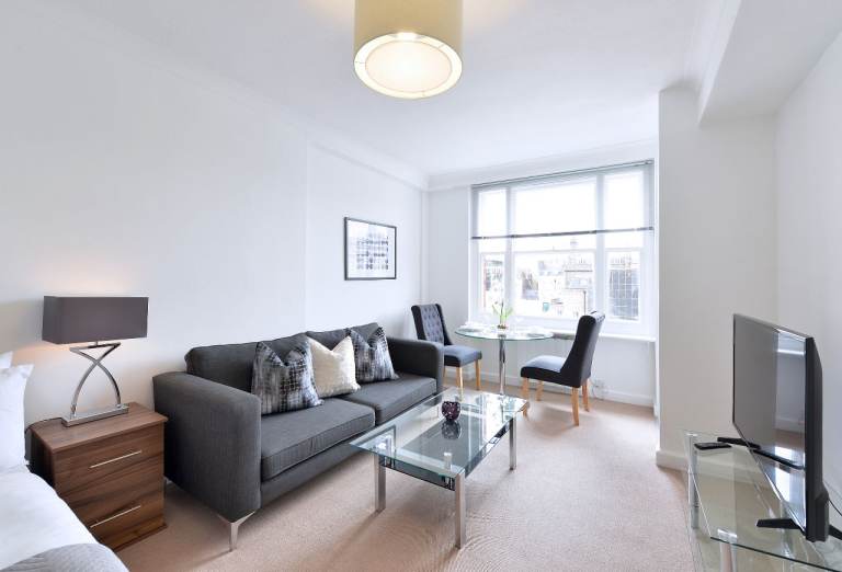 Sixth floor studio apartment with lift and on-site manager in Mayfair W1J