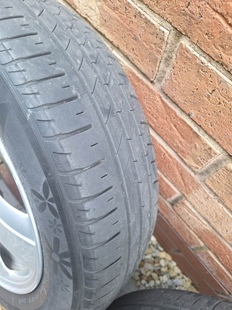 Set of 4 Mini Cooper 15inch alloy wheels with new Hankook tyres