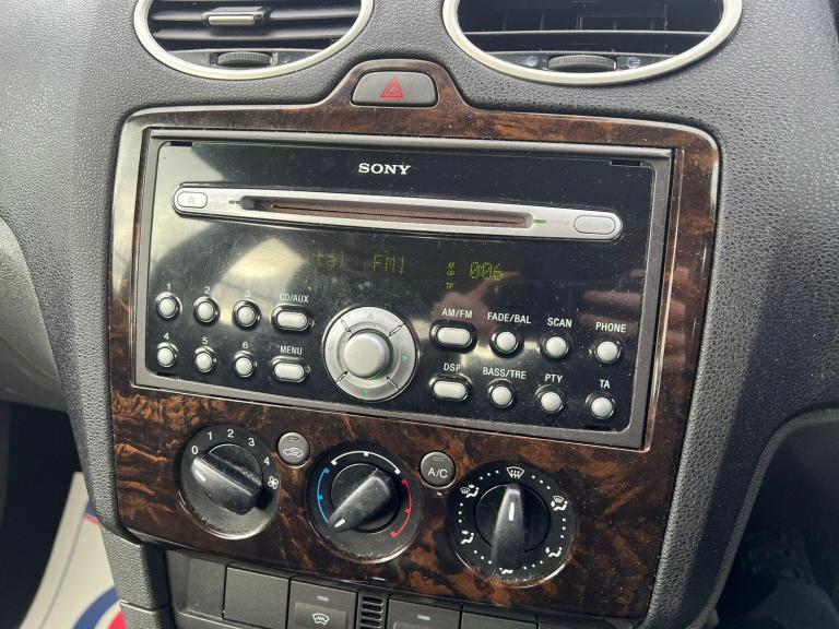 2007 Ford Focus 1.6 Ghia 5dr HATCHBACK PETROL Manual