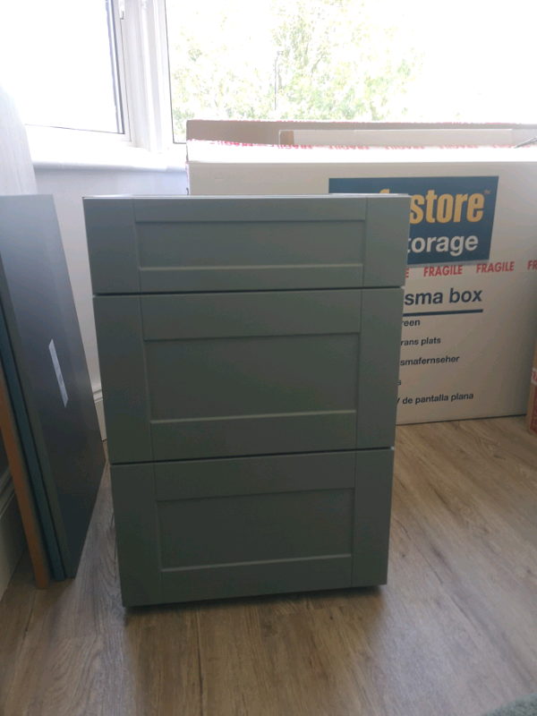 BRAND NEW CHEST OF DRAWERS 