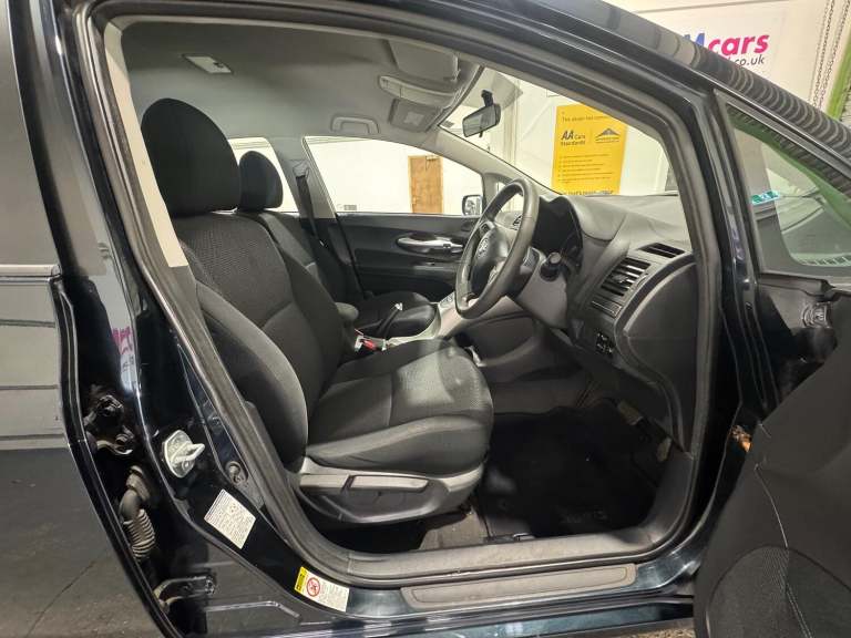 TOYOTA AURIS 1.8 VVT-h T4 2012