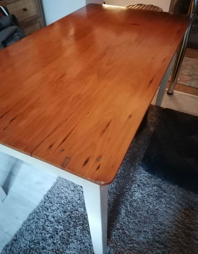 Gorgeous kitchen/living room table